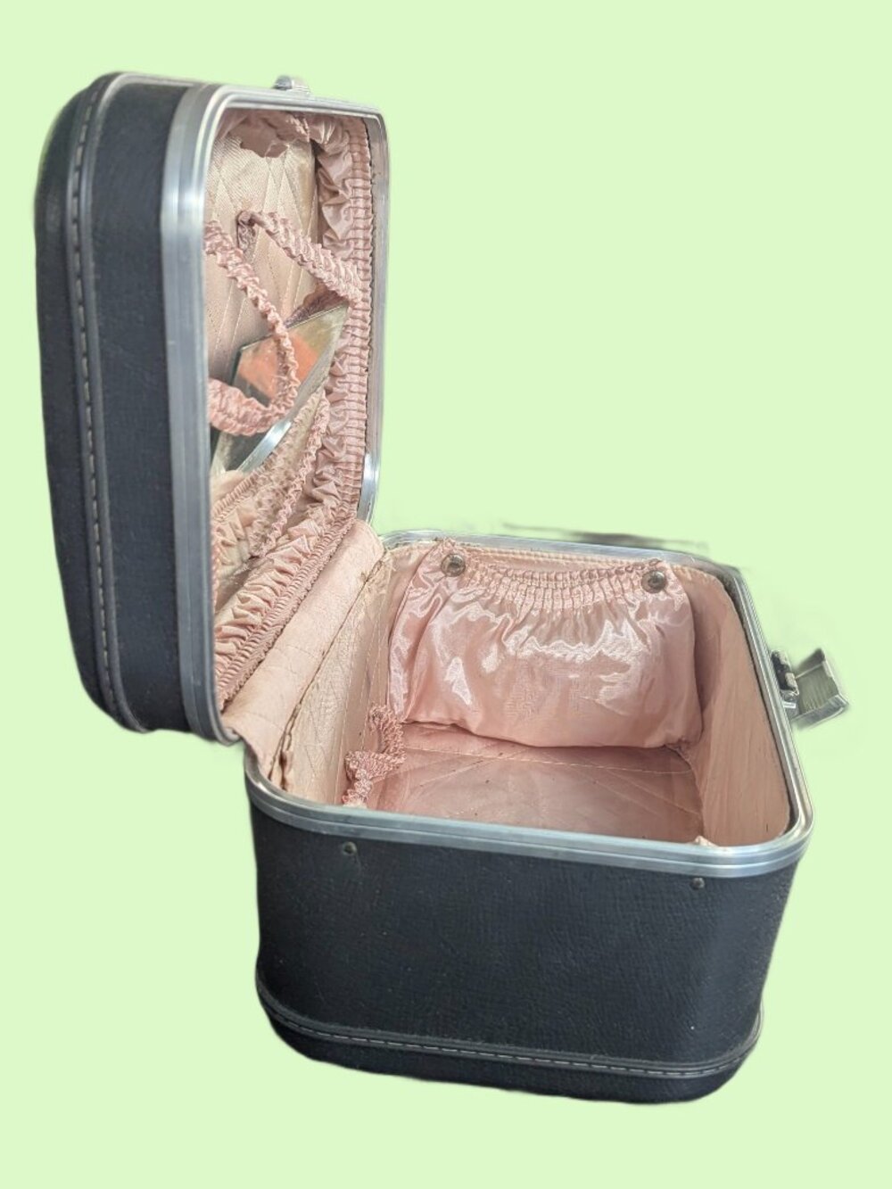 Vintage Sky-Rocket Locking Hard shell Train Case - Cosmetic Case w key & Mirror - Picture 2 of 14